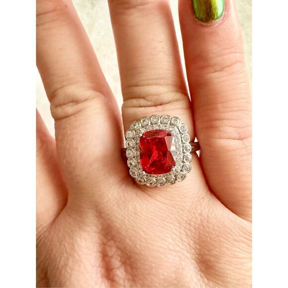 Bright Cherry red cocktail ring - Picture 3 of 5
